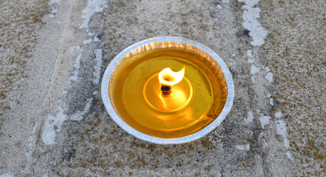 citronelová sviečka proti komárom
